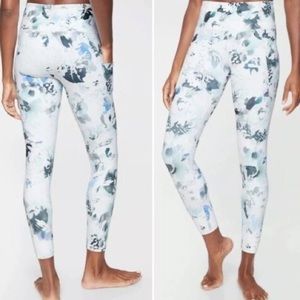 Athleta Salutation 7/8 Stash Pocket Floral Peony Leggings - Size XXS